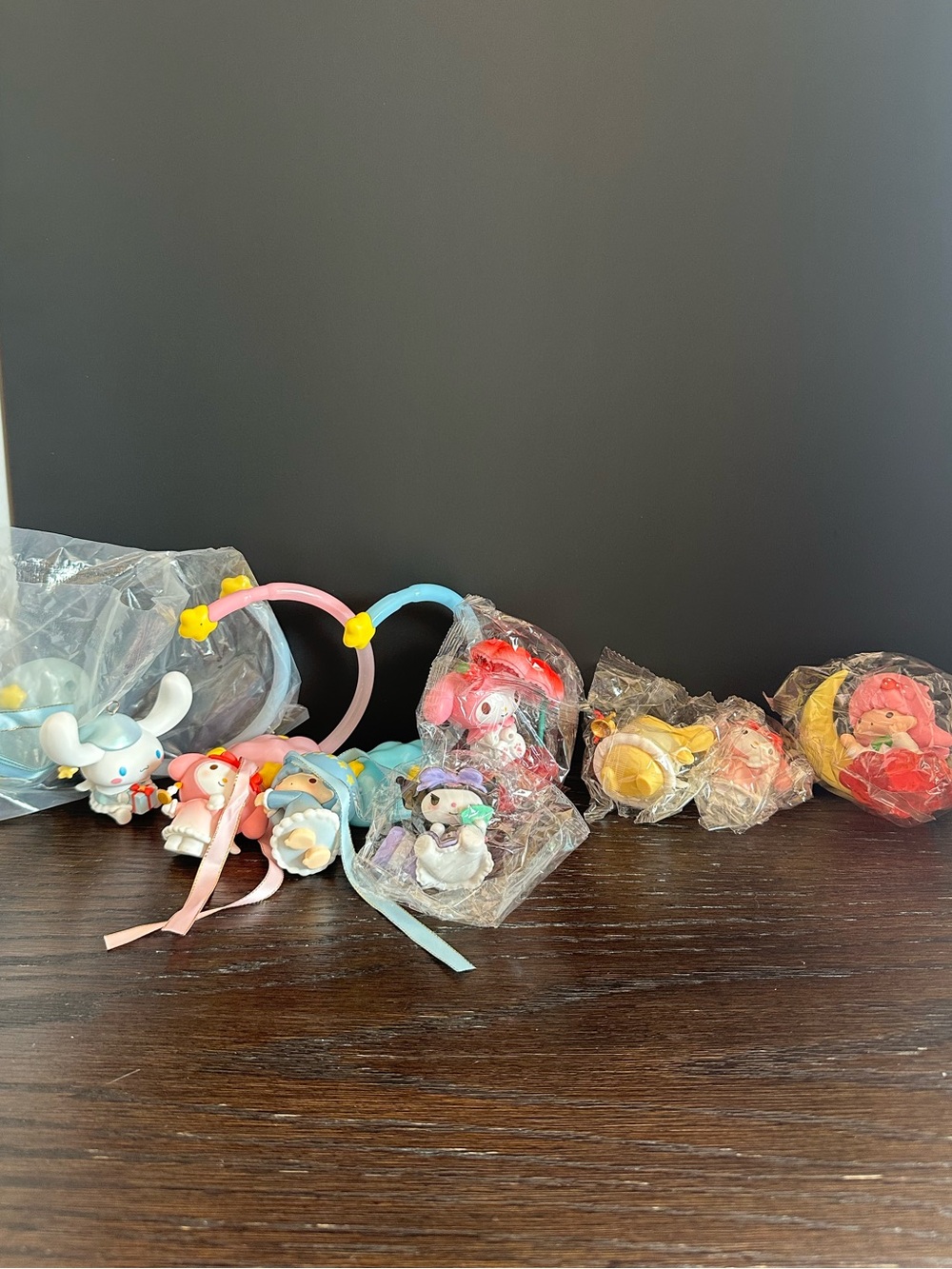 Lot of 8 assorted hello kitty & friends figures
